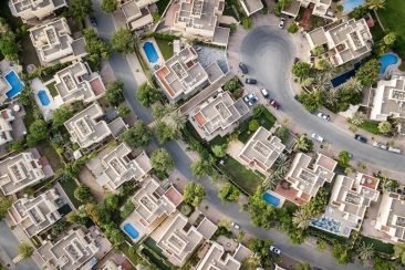 pexels-thelazyartist-1642125-scaled.jpg Foto aérea de casas